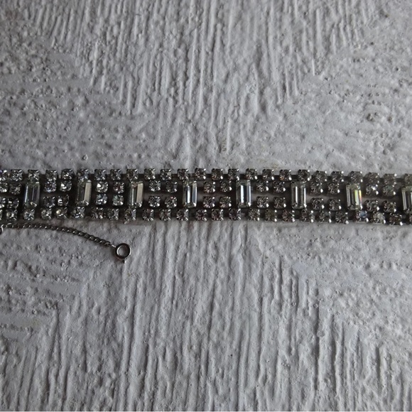 Vintage Weiss Bracelet - Picture 2 of 4